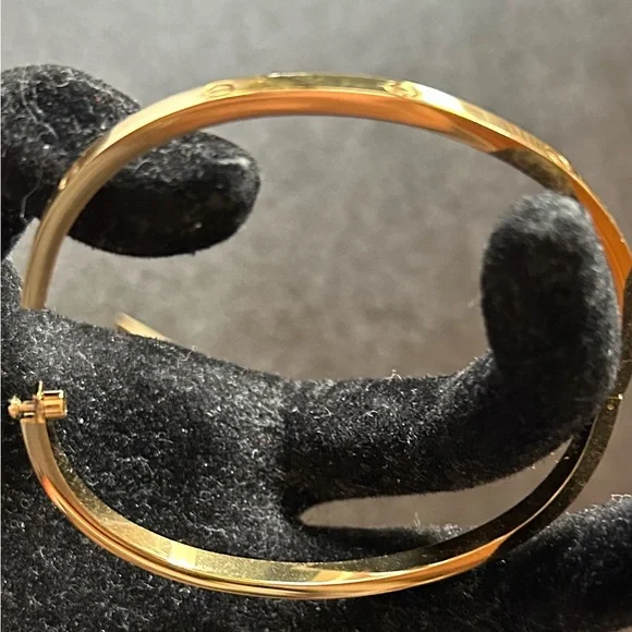 Elegant Gold Bangle Bracelet - Picture 3 of 6